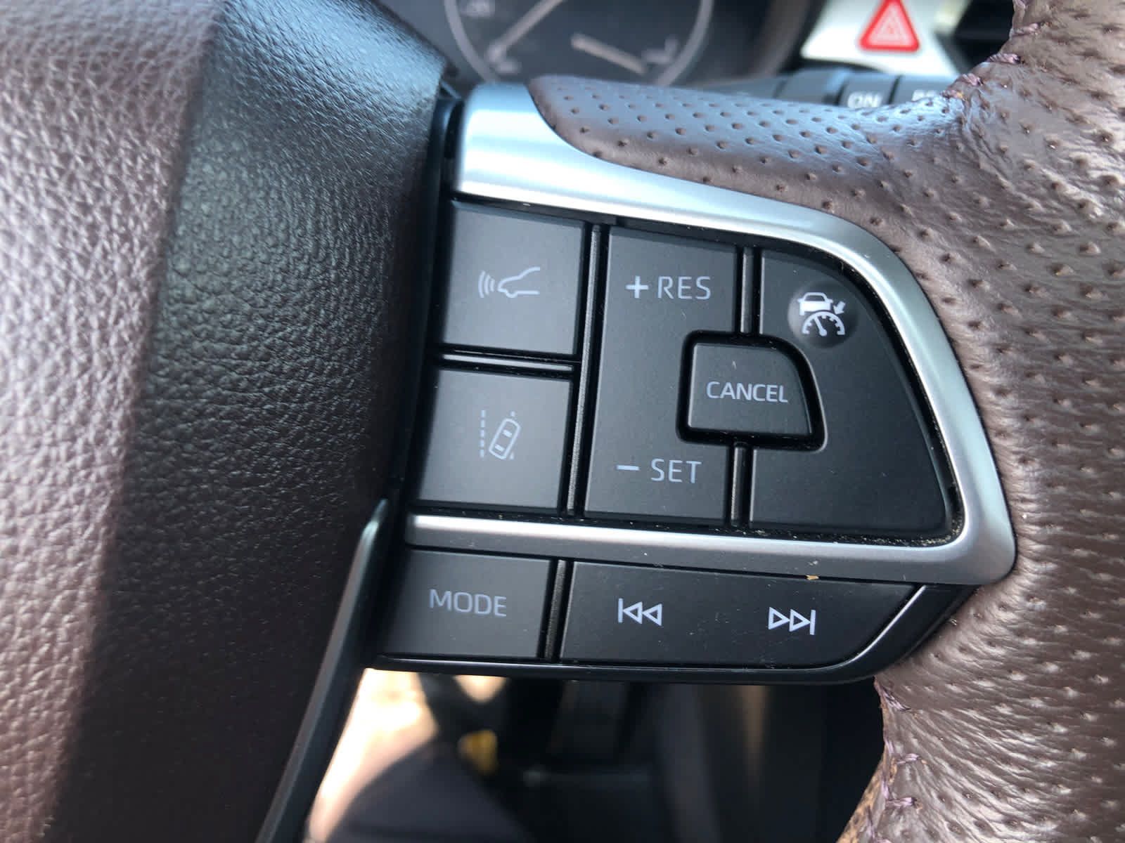 Used 2024 Toyota Sienna Platinum FWD image 8
