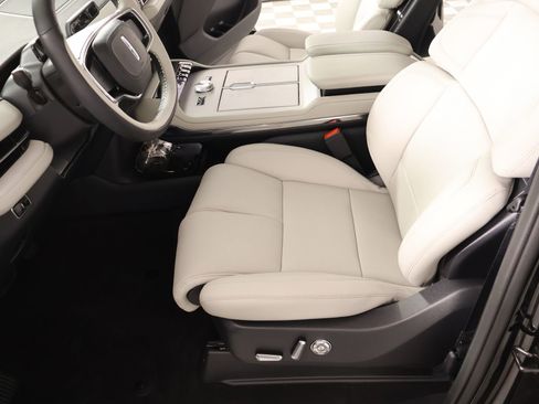 New 2026 Lincoln Navigator Premiere image 11