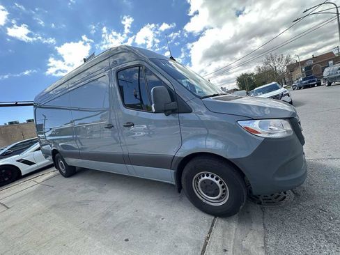 Used 2024 Mercedes-Benz Sprinter 2500 w/ Acoustic Package image 11