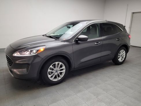 Used 2020 Ford Escape SE FWD image 2