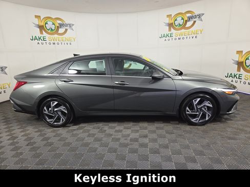 Used 2024 Hyundai Elantra SEL w/ Convenience Package FWD image 10