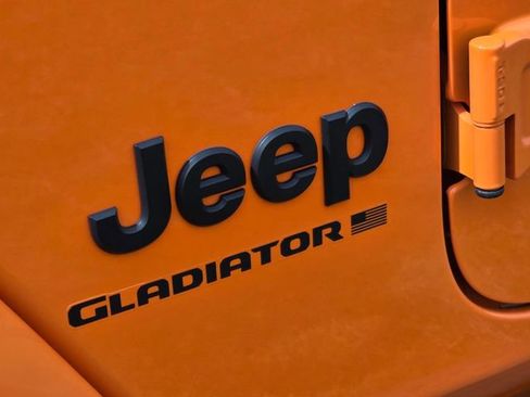 Used 2025 Jeep Gladiator High Tide image 17