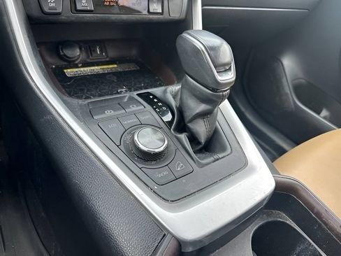 Used 2019 Toyota RAV4 Limited AWD/4WD image 26