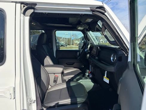 New 2026 Jeep Wrangler Unlimited Sahara AWD/4WD image 30