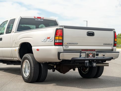 Used 2005 Chevrolet Silverado 3500 LT w/ Heavy-Duty Power Package image 15