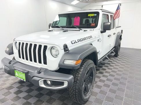 Used 2023 Jeep Gladiator Sport AWD/4WD image 3