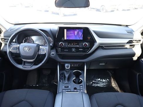 Used 2024 Toyota Highlander LE image 16