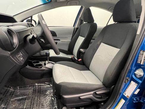 Used 2013 Toyota Prius C Three image 8