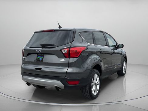 Used 2019 Ford Escape SE image 3