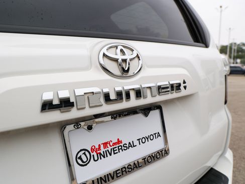 Used 2022 Toyota 4Runner SR5 Premium w/ Moonroof Package AWD/4WD image 14