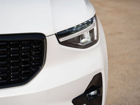 Certified 2023 Volvo XC40 B5 Plus w/ Protection Package Premier AWD/4WD image 3