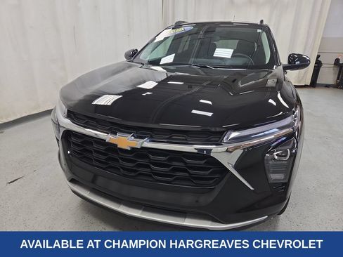 Used 2025 Chevrolet Trax LT w/ Driver Confidence Package FWD image 39