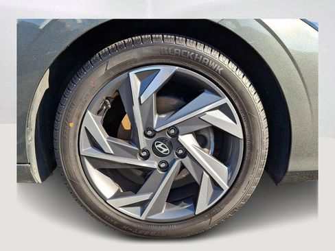 Used 2024 Hyundai Elantra Limited FWD image 8
