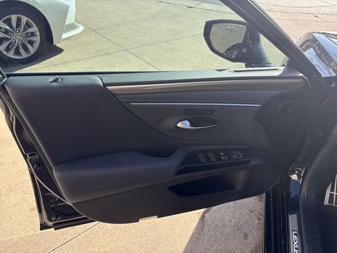 Used 2025 Lexus ES 350 F Sport image 14