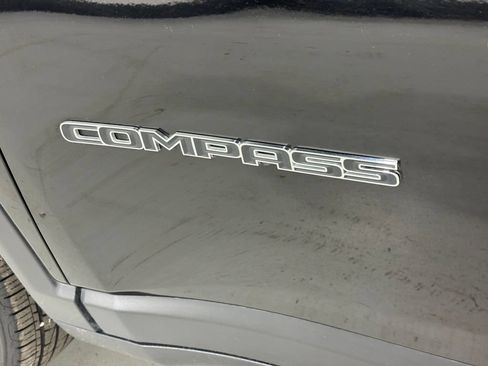 Used 2025 Jeep Compass Latitude w/ Sun & Sound Group AWD/4WD image 31