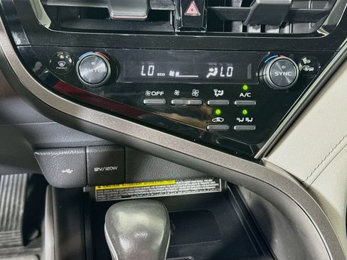 Certified 2021 Toyota Camry XLE w/ Cold Weather Package FWD image 16