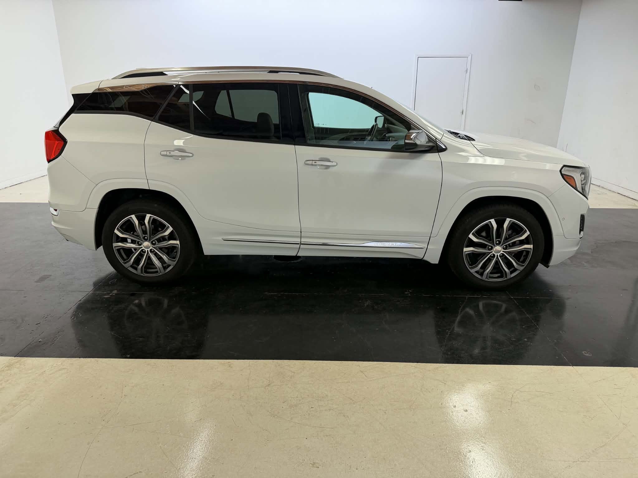 Used 2018 GMC Terrain Denali w/ Advanced Safety Package FWD image 3