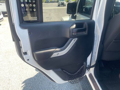 Used 2017 Jeep Wrangler Unlimited Sahara w/ Dual Top Group AWD/4WD image 29