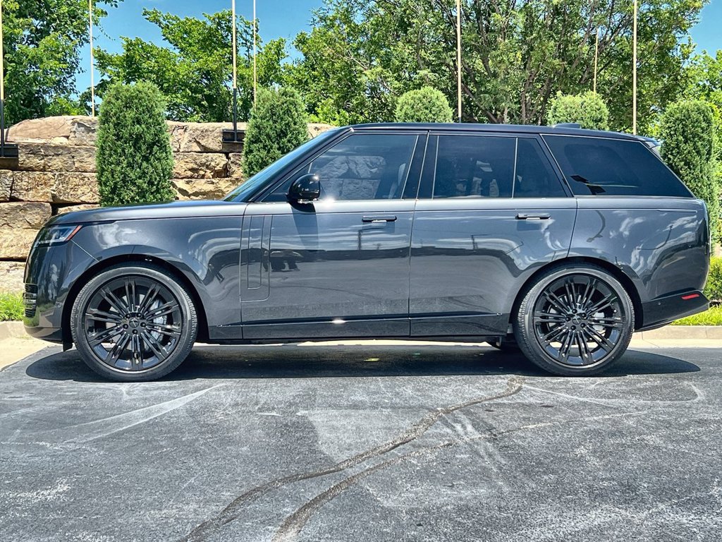 Certified 2026 Land Rover Range Rover SE AWD/4WD image 2