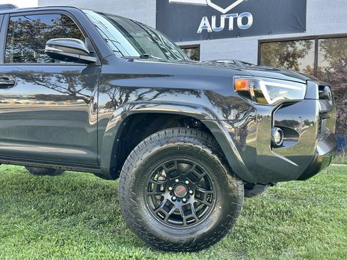 Used 2024 Toyota 4Runner TRD Off-Road Premium w/ Off Road Premium Plus Package AWD/4WD image 3