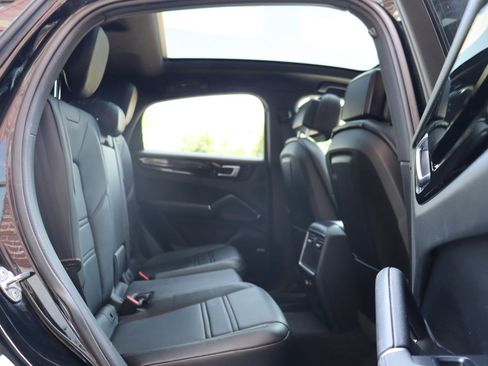 Used 2021 Porsche Cayenne Coupe AWD/4WD image 16