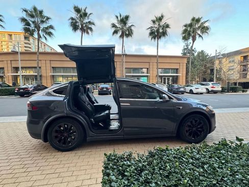 Used 2017 Tesla Model X 90D image 8