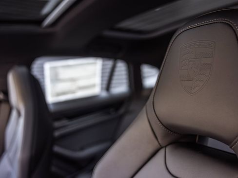 Used 2025 Porsche Panamera image 19