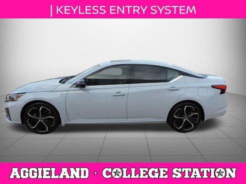 Used 2023 Nissan Altima 2.5 SR w/ SR Premium Package image 7