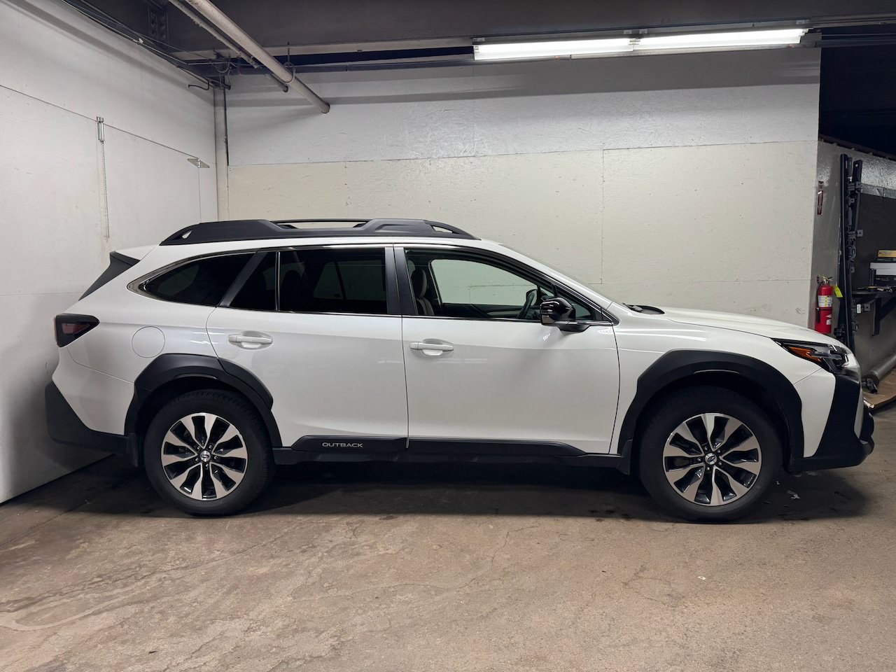 Used 2024 Subaru Outback Limited AWD/4WD image 4