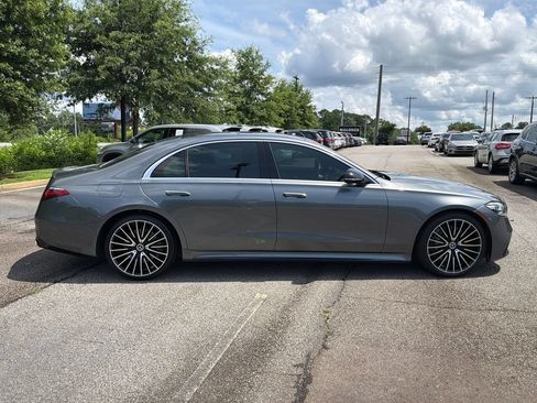 Used 2022 Mercedes-Benz S 580 4MATIC Sedan w/ AMG Line Package image 8
