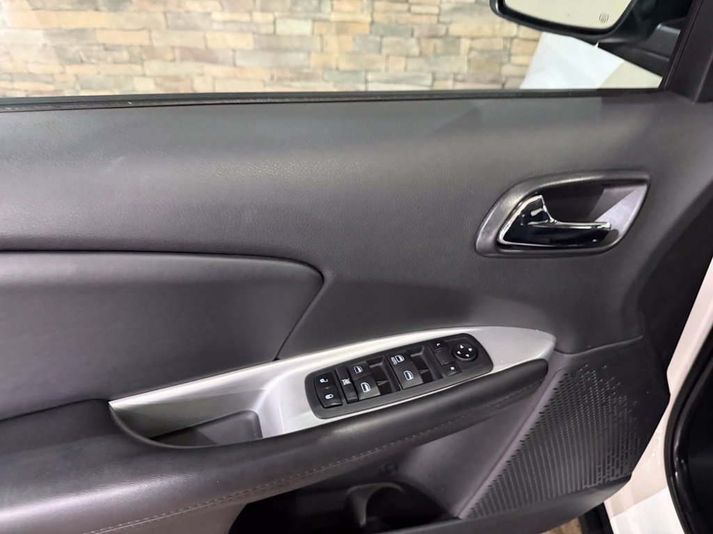 Used 2019 Dodge Journey SE w/ Connectivity Group FWD image 12