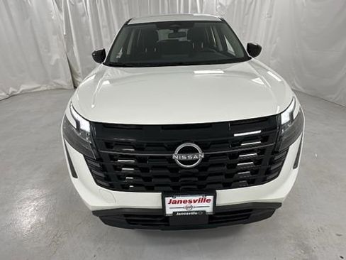 New 2026 Nissan Pathfinder S image 8