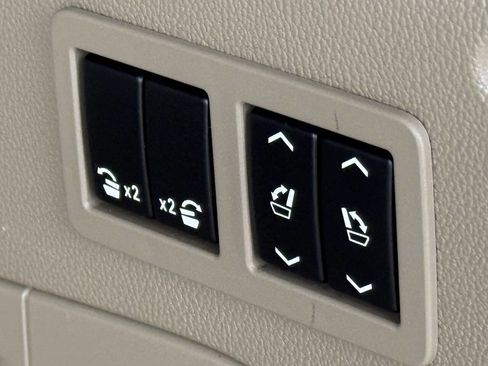 Used 2016 Chevrolet Suburban LTZ image 21