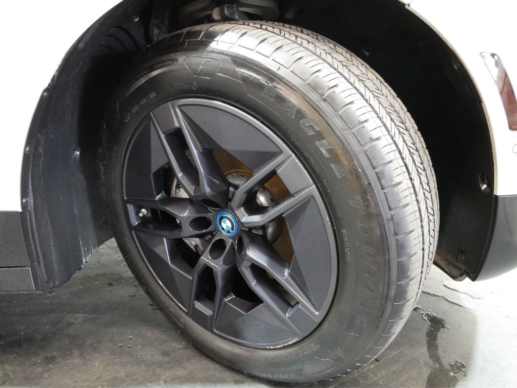 Used 2024 BMW iX xDrive50 AWD/4WD image 4