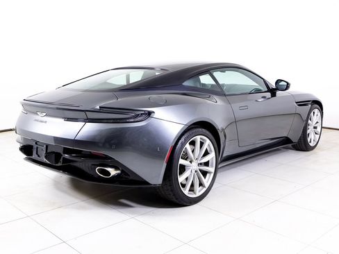 Used 2018 Aston Martin DB11 Coupe RWD image 28