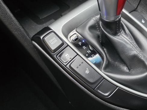 Used 2020 Hyundai Veloster 2.0 Premium image 15