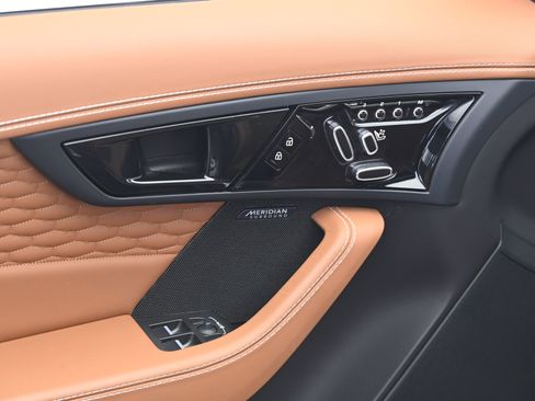 Used 2024 Jaguar F-TYPE R AWD/4WD image 22