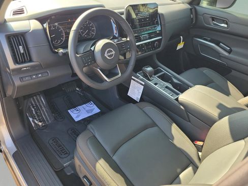 New 2025 Nissan Pathfinder SL image 25