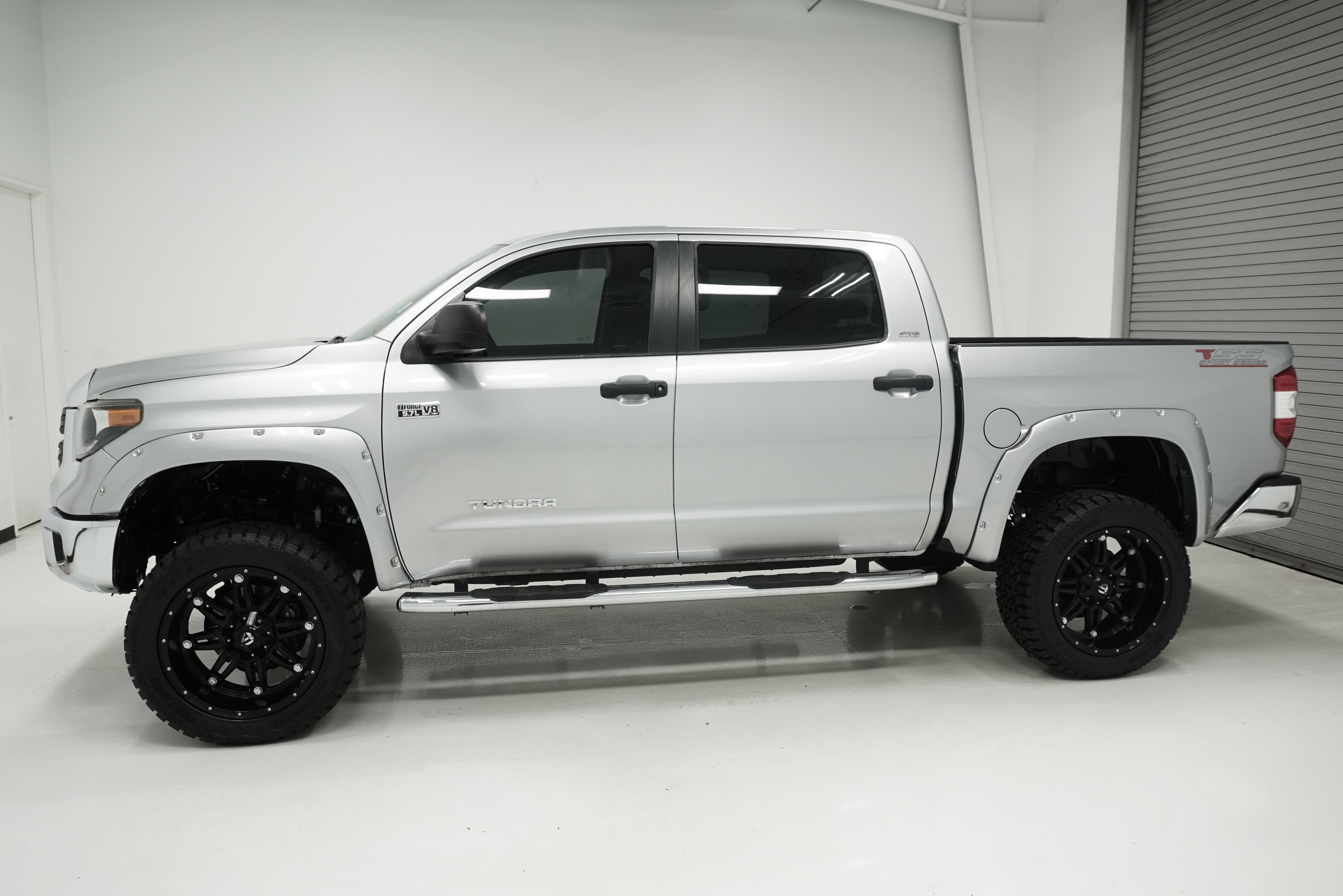 Used 2018 Toyota Tundra SR5 w/ SR5 Upgrade Package AWD/4WD image 6