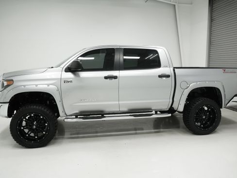 Used 2018 Toyota Tundra SR5 w/ SR5 Upgrade Package image 6