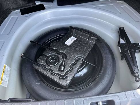 Used 2017 Toyota Corolla L FWD image 13