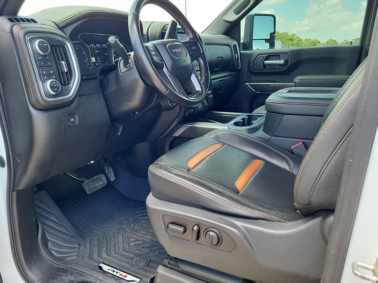Used 2020 GMC Sierra 2500 AT4 w/ AT4 Premium Package AWD/4WD image 13