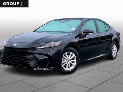 Used 2026 Toyota Camry LE image 1