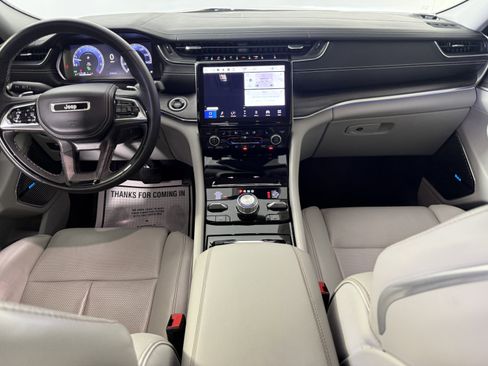 Used 2022 Jeep Grand Cherokee Overland w/ Adv Protech Group III image 10