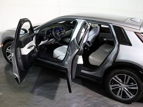 Used 2024 Cadillac Lyriq Luxury AWD/4WD image 5