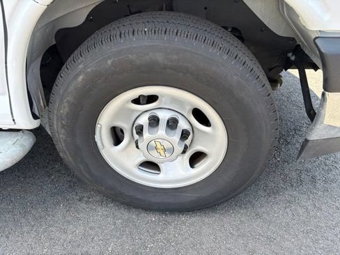 Used 2025 Chevrolet Express 2500 w/ Driver Convenience Package RWD image 9