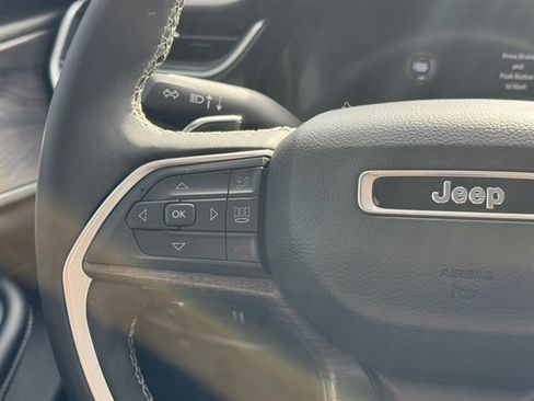 Used 2023 Jeep Grand Cherokee Limited w/ Luxury Tech Group II image 13