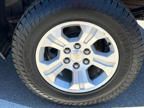 Used 2018 Chevrolet Silverado 1500 LT w/ All Star Edition AWD/4WD image 36