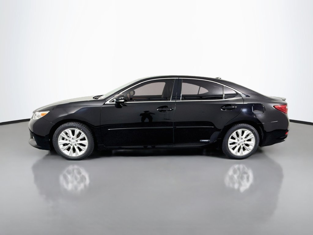 Used 2015 Lexus ES 300h w/ Navigation System Package FWD image 2