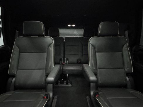 Used 2023 GMC Yukon SLT w/ SLT Premium Package AWD/4WD image 30